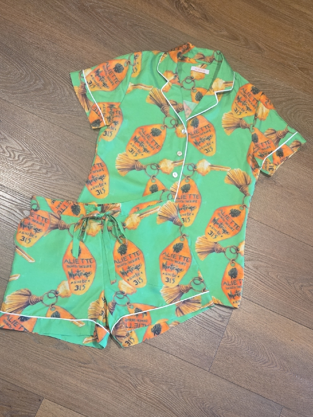 ALIETTE TWO PIECE 100% SILK SHORT SET SIZE S/M... #7965